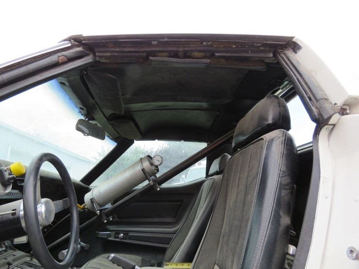 1979-chevrolet-corvette-road-track-car-image-25