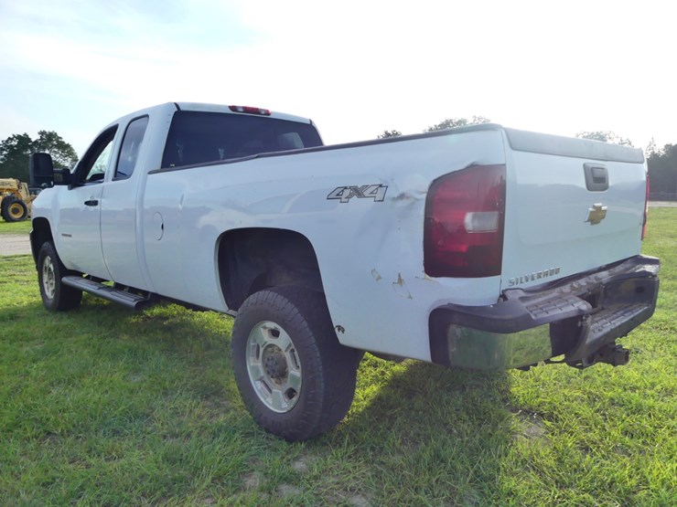 2013-chevrolet-2500hd-image-4