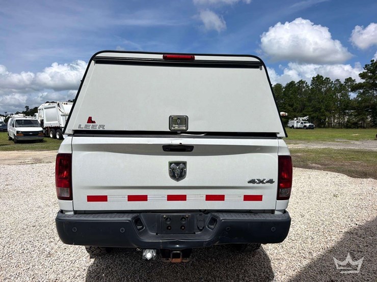 2015-dodge-3500-image-22