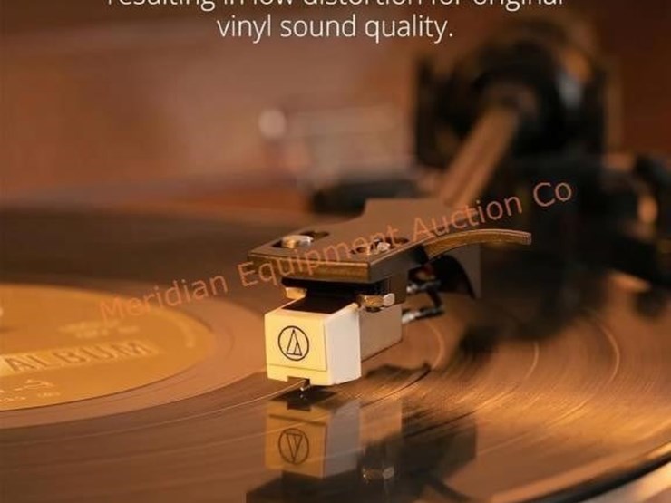 turntable-record-player-with-built-in-4-speakers-image-2