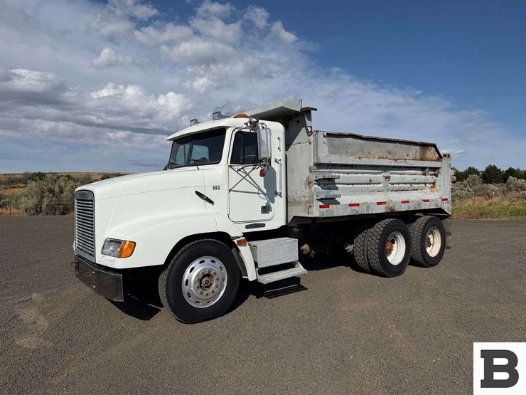 1996-freightliner-fld112-image-1