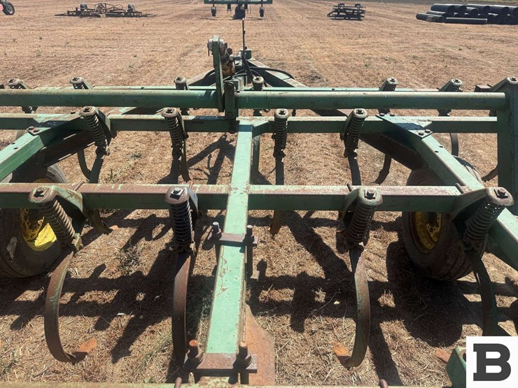 john-deere-16-image-29