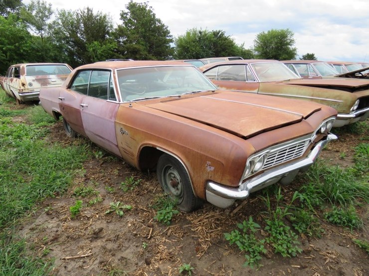 1966-chevrolet-caprice-4dr-ht-image-3