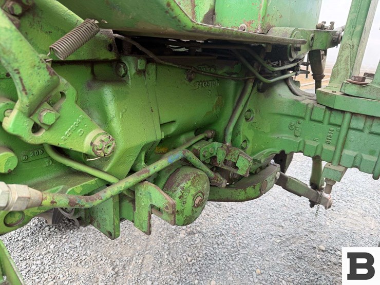 john-deere-3010-image-25