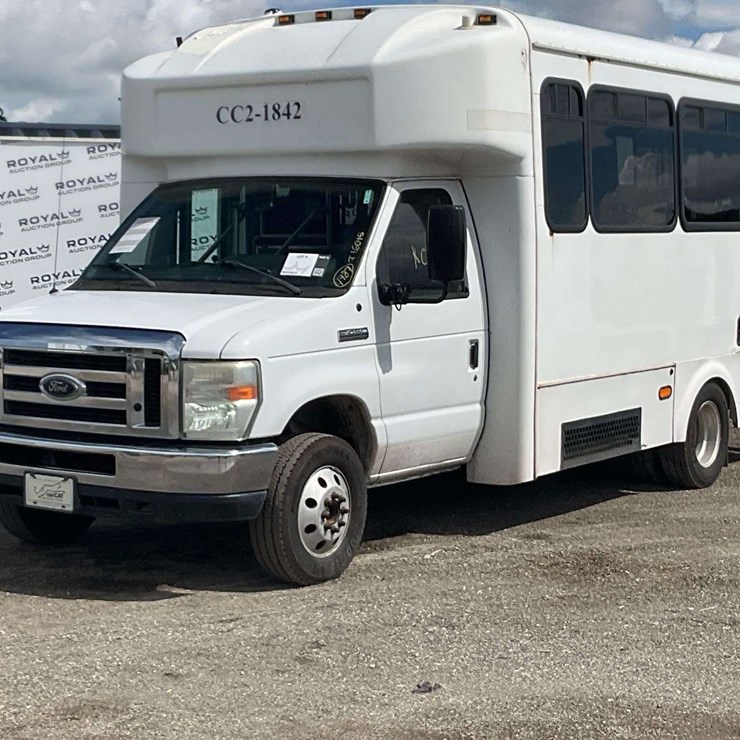 2017 FORD E450