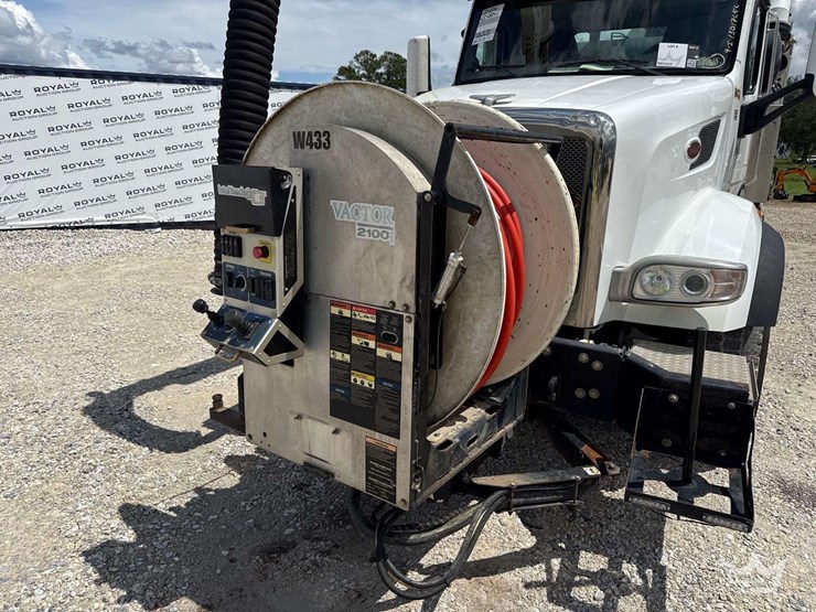 2020-peterbilt-567-image-29