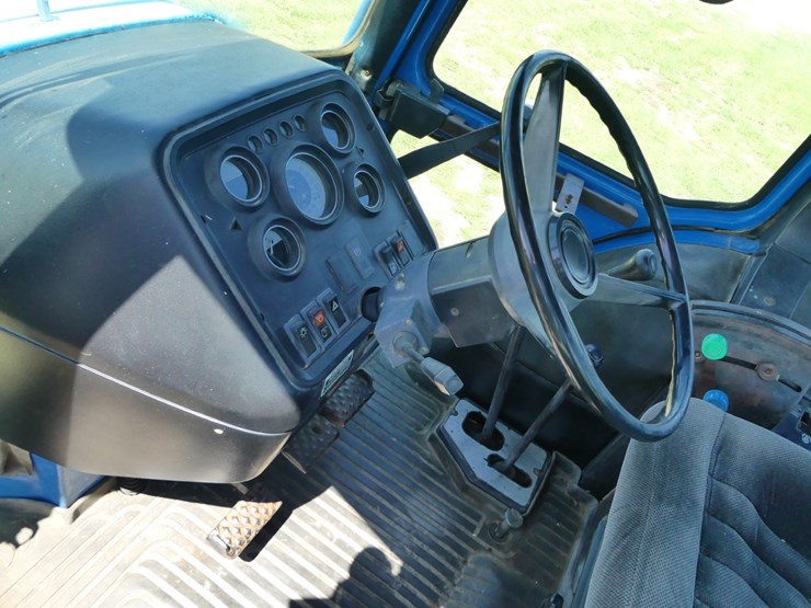 ford-7710-image-16