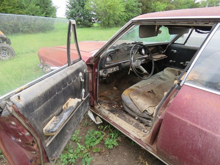 1965-chevrolet-impala-4dr-sedan-image-7