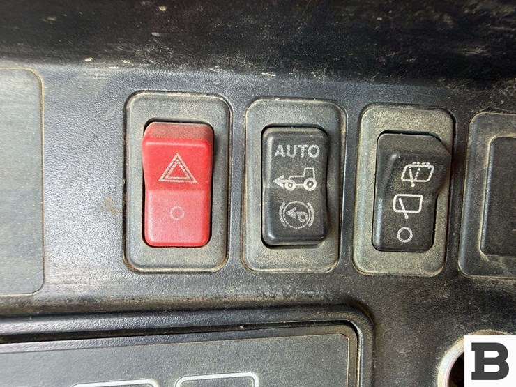 2001-john-deere-8110-image-61