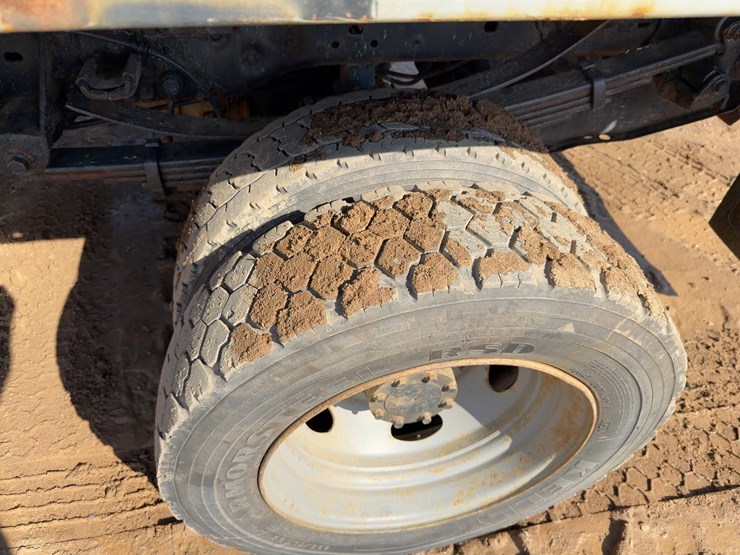 2012-ford-f550-xl-image-14