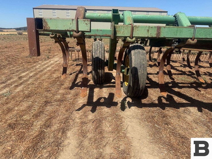 john-deere-16-image-11
