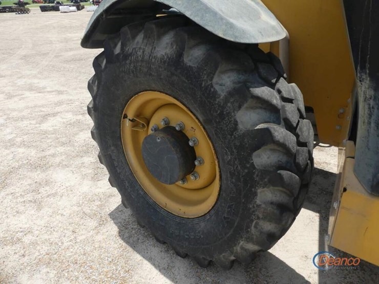 2020-caterpillar-th514d-image-8