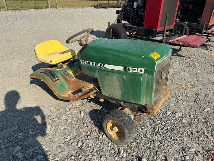 john-deere-130-image-2