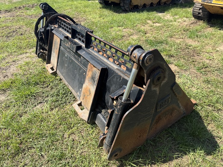 cat-72"-combo-bucket-image-3