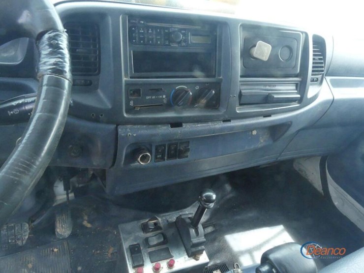 2008-hino-268-image-15