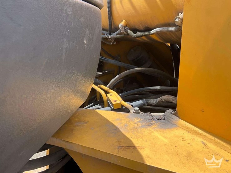 2016-deere-524k-image-26