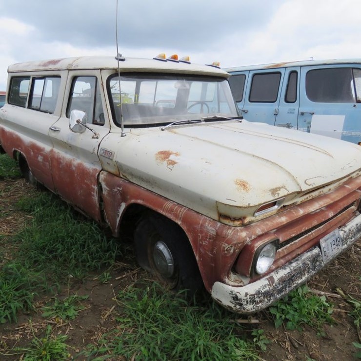 1965 CHEVROLET SUBURBAN