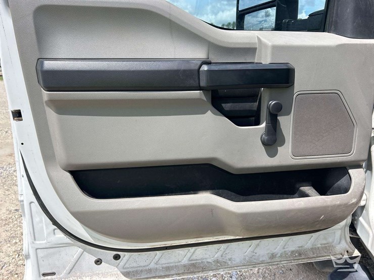 2017-ford-f550-image-11