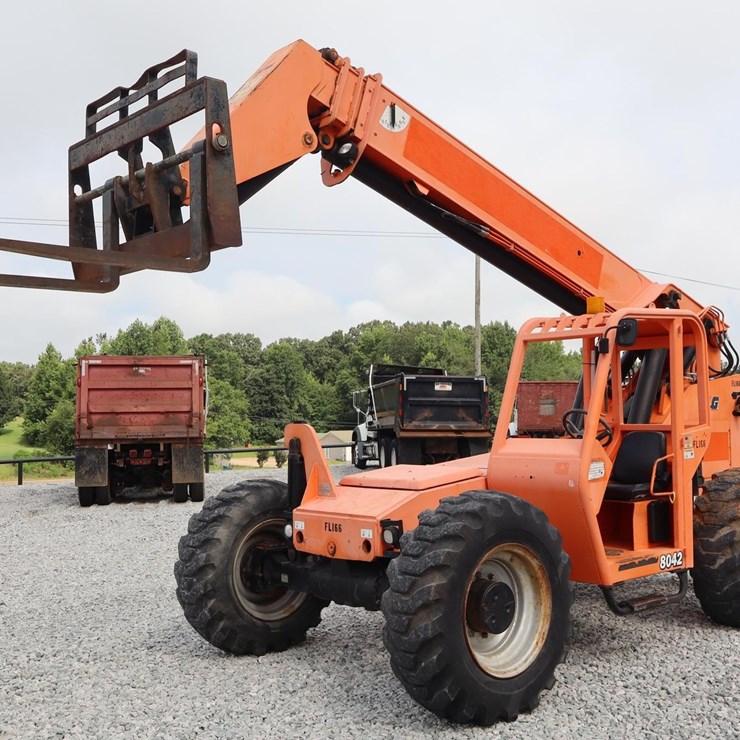 2010 JLG 8042