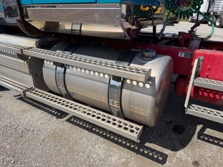 2023-western-star-4900-image-45