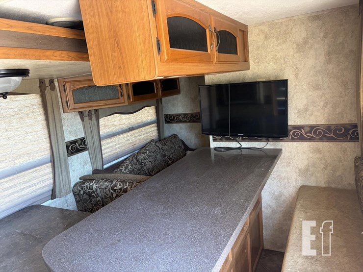 2011-keystone-rv-co-sprinter-255rks-image-11