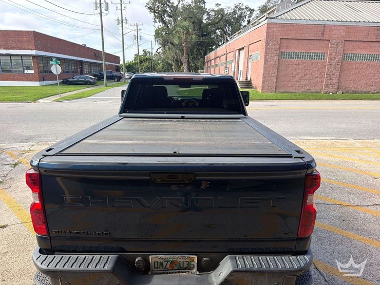 2021-chevrolet-silverado-2500-image-21