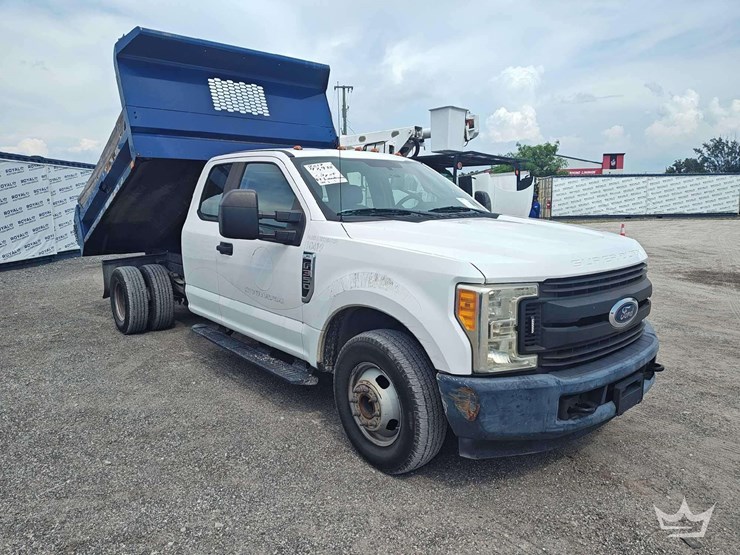 2017-ford-f350-image-2