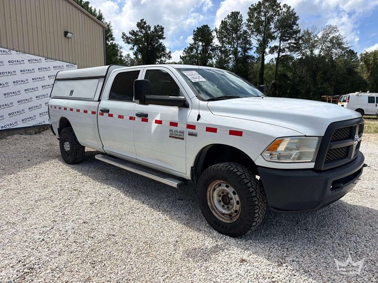 2015-dodge-3500-image-2