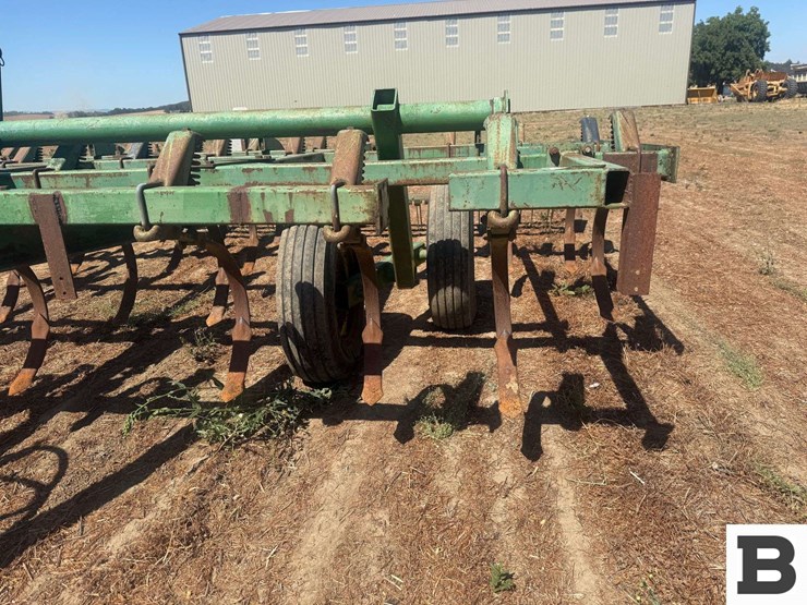 john-deere-16-image-14