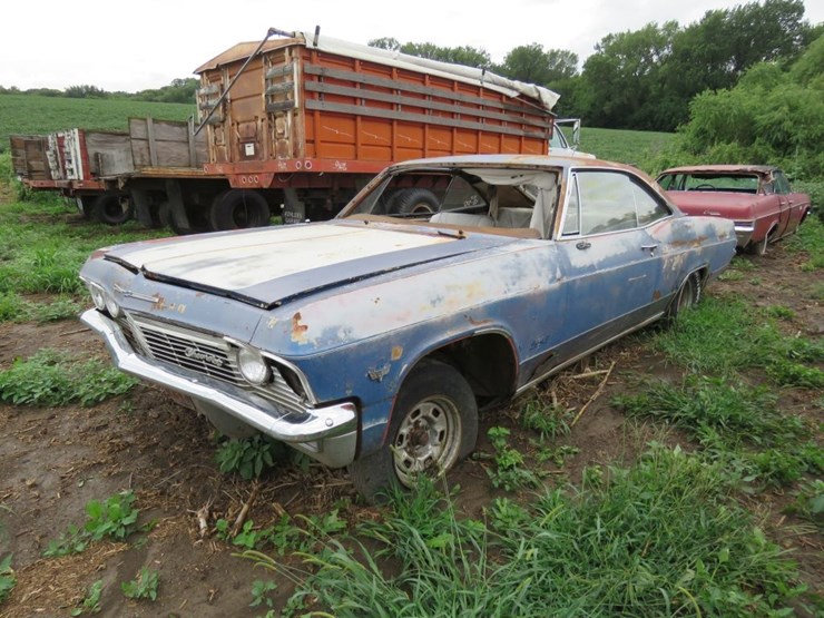 1965-chevrolet-impala-2dr-ht-image-3