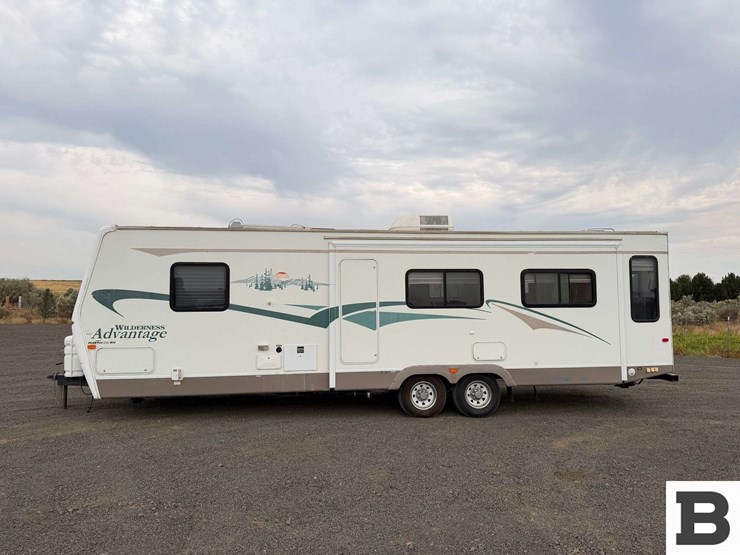 2004-fleetwood-wilderness-advantage-travel-trailer-image-3