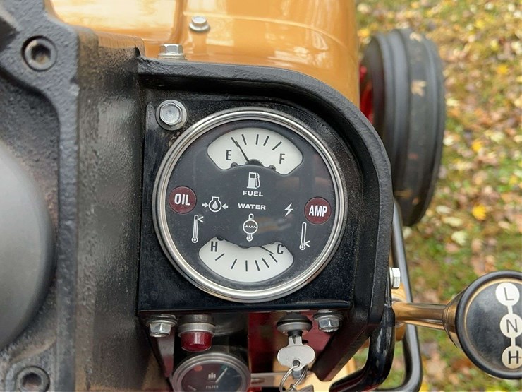 1970-1026-farmall-hydro-row-crop-golden-demonstrator-image-88
