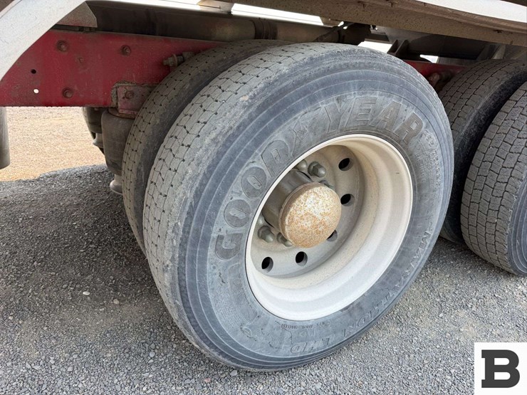 2001-freightliner-cst120-tank-truck-image-31