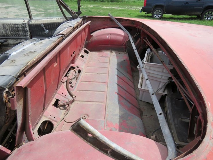 1965-chevrolet-impala-convertible-image-9