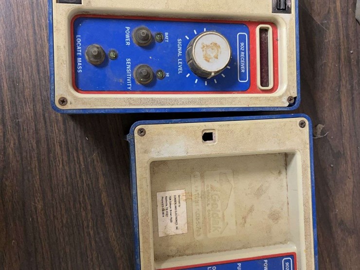 two-goldak-902-utility-locator-sets-with-transmitter-and-receiver-image-2