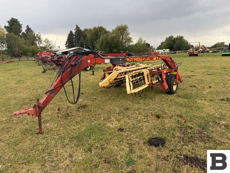 new-holland-216-image-1
