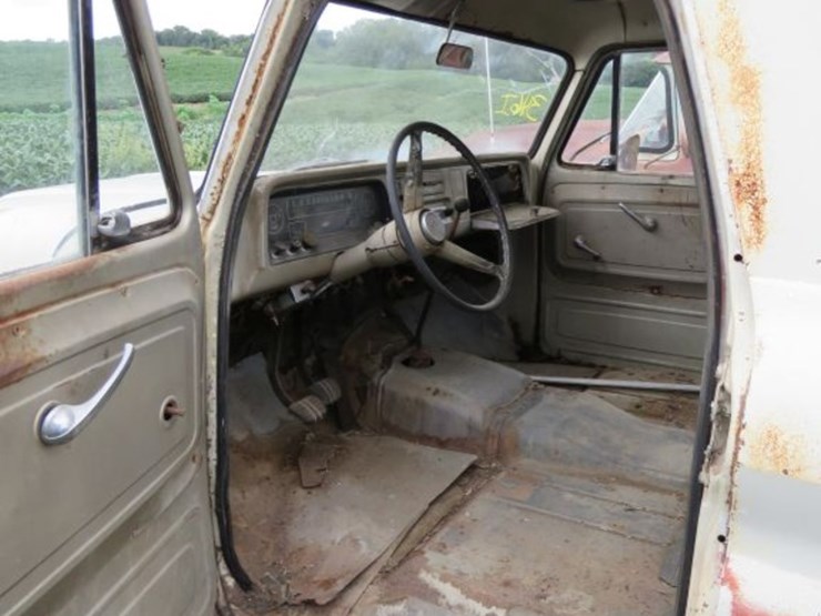 1965-chevrolet-suburban-image-6