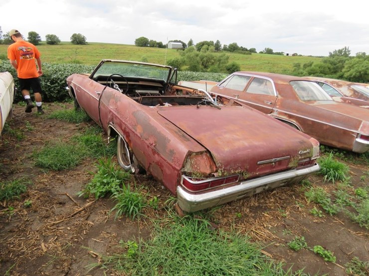 1966-chevrolet-impala-convertible-image-7