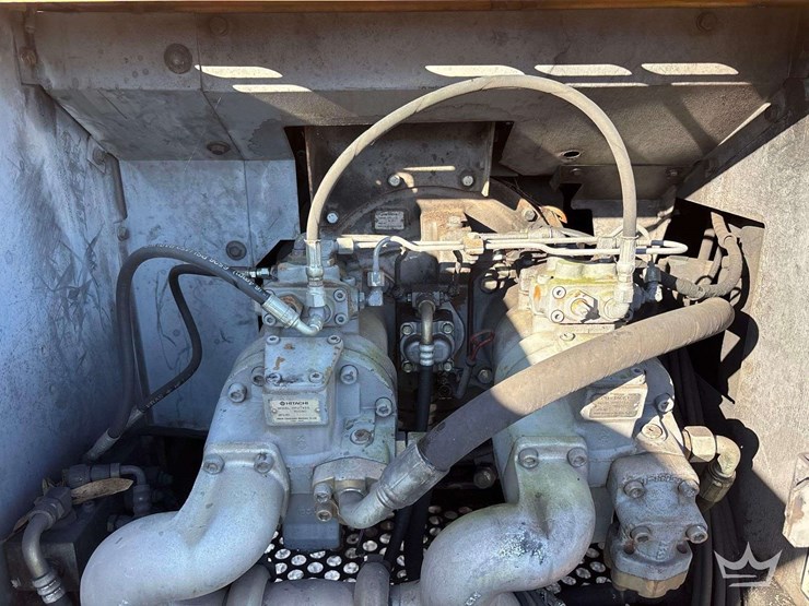 deere-330c-lc-image-11