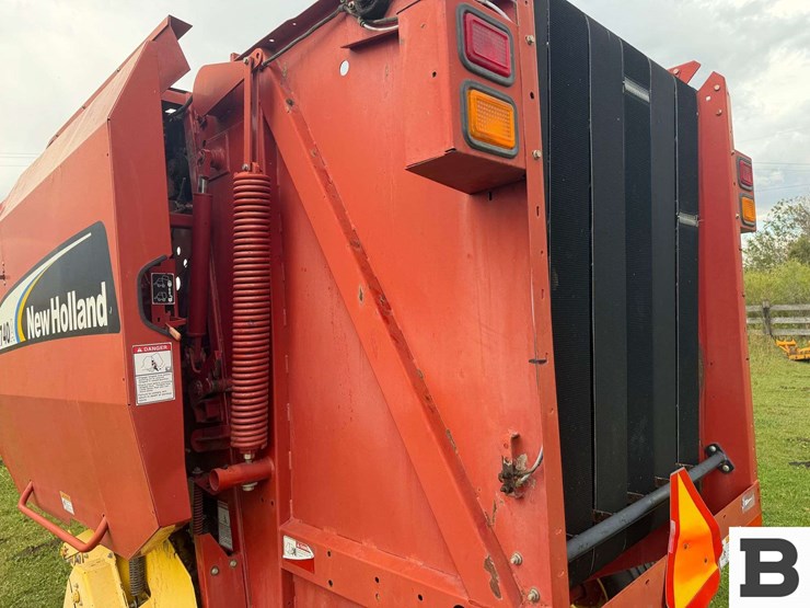 new-holland-br740a-image-15
