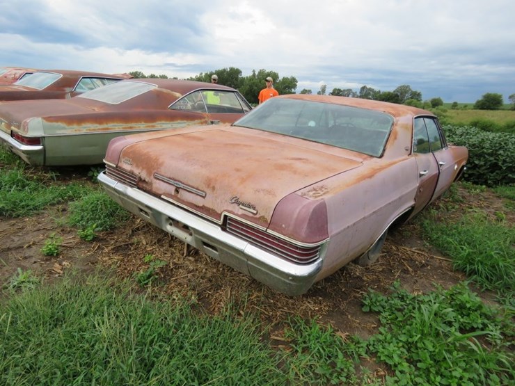 1966-chevrolet-caprice-4dr-ht-image-4