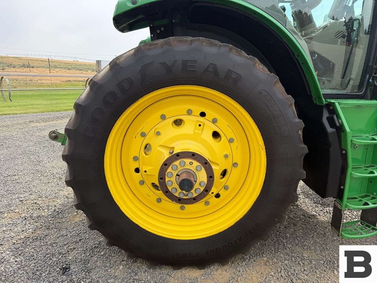 2015-john-deere-6210r-image-45