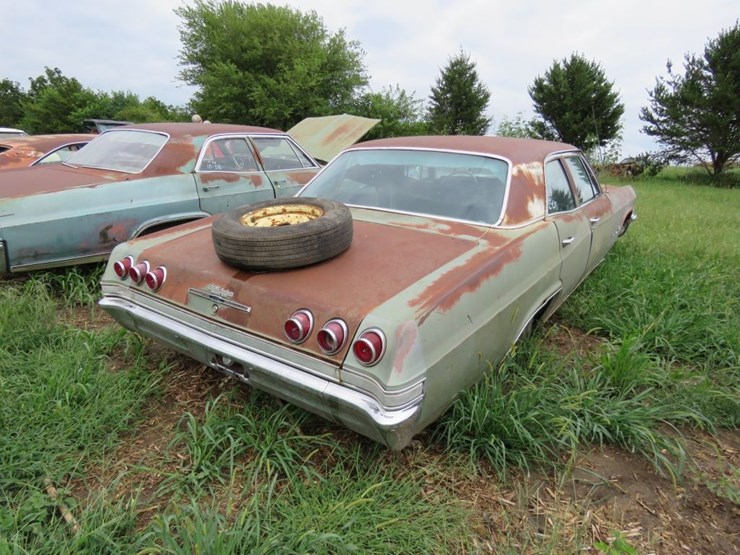 1965-chevrolet-impala-4dr-sedan-image-4