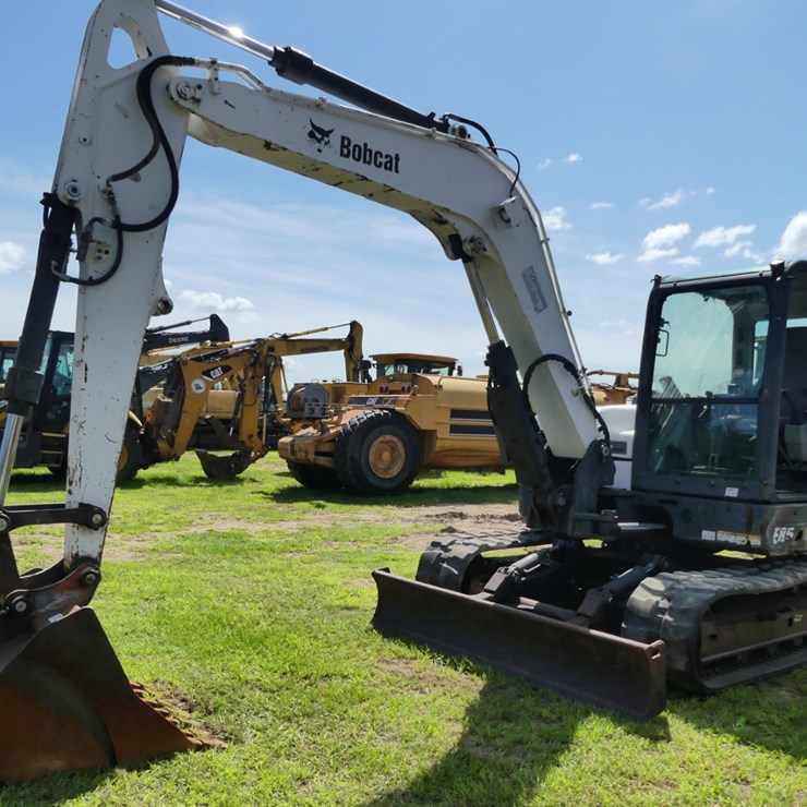 2013 BOBCAT E85