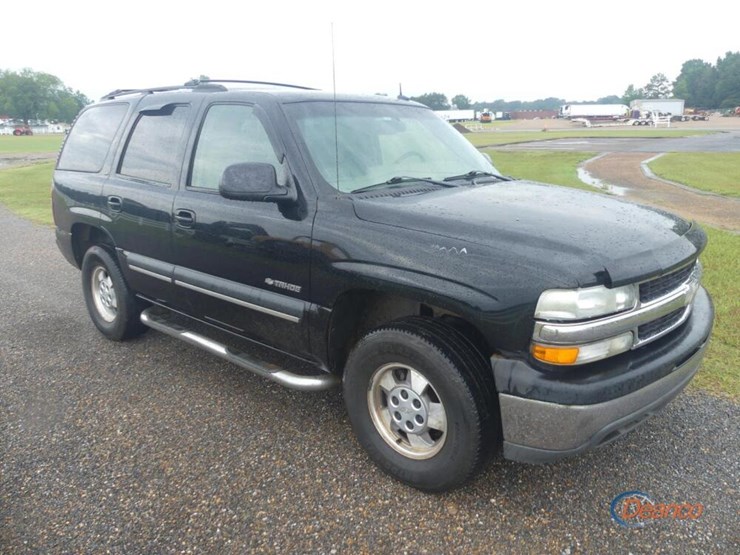 2003-chevrolet-tahoe-image-2