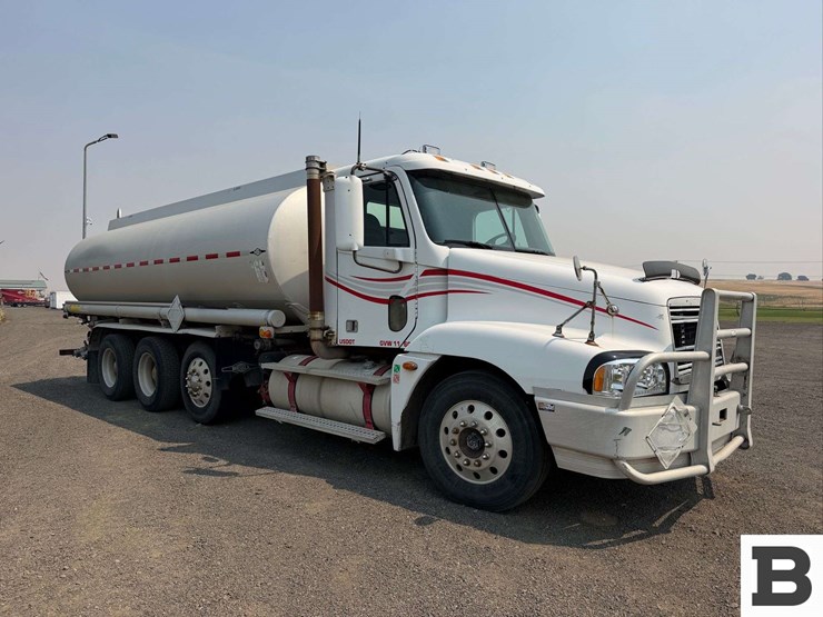 2001-freightliner-cst120-tank-truck-image-8