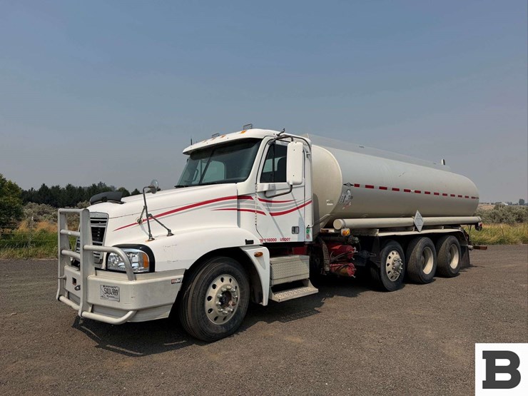 2001-freightliner-cst120-tank-truck-image-1