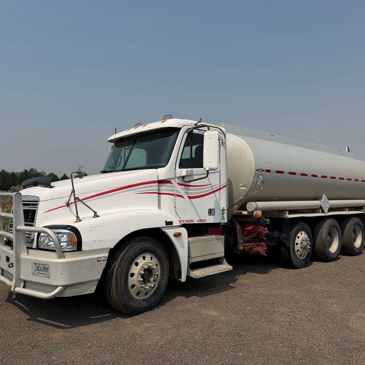 2001 Freightliner CST120 Tank Truck