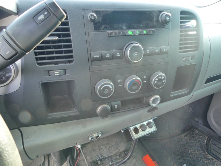 2013-chevrolet-2500hd-image-14