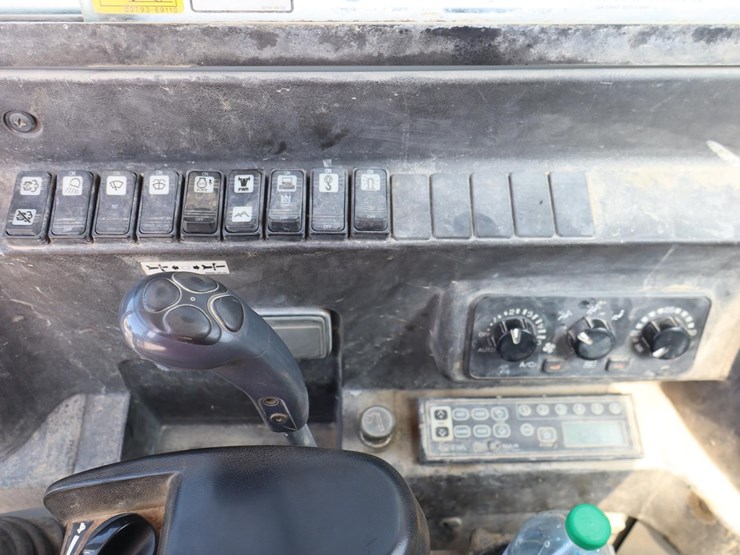 2014-takeuchi-tb290-image-35